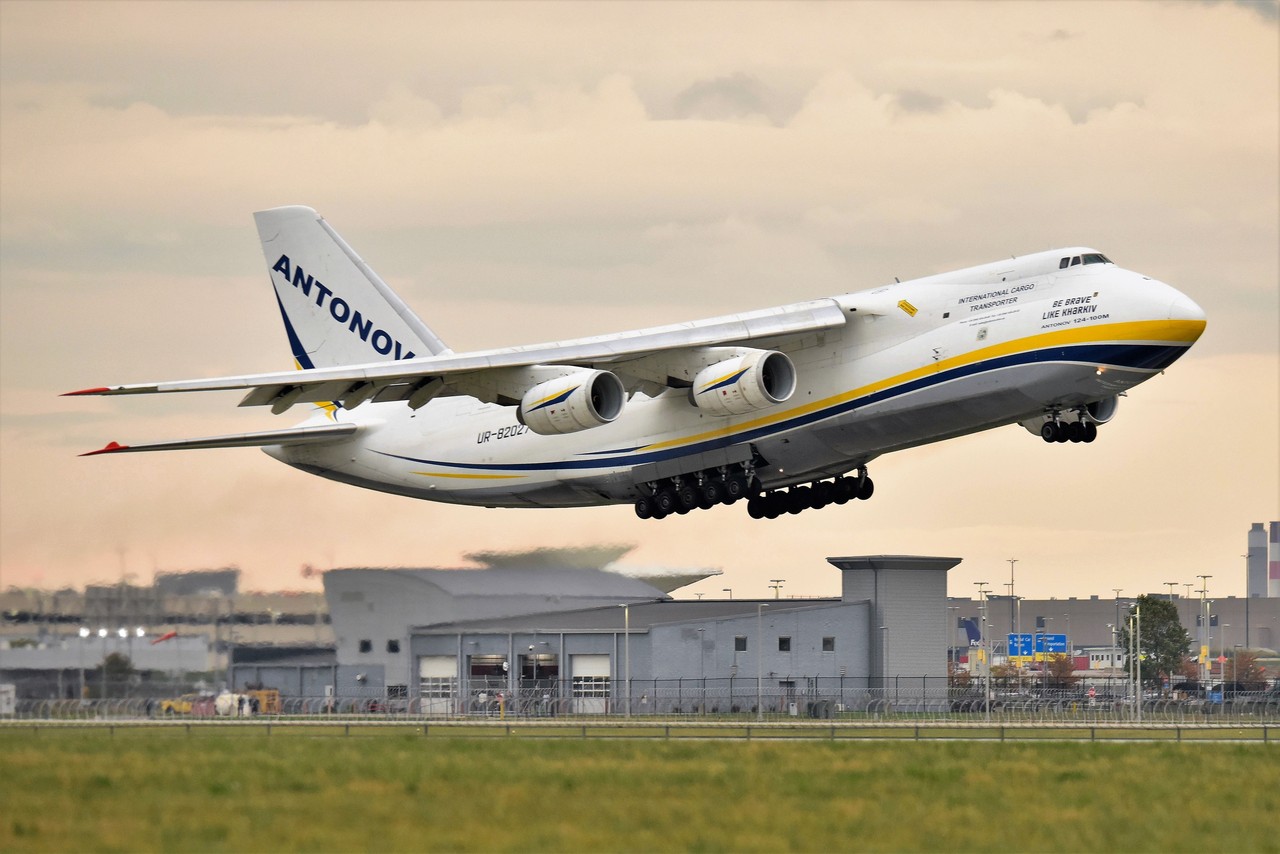 Antonov An-124 100