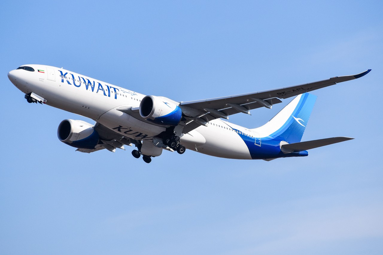 Airbus A-330-800 — airliner