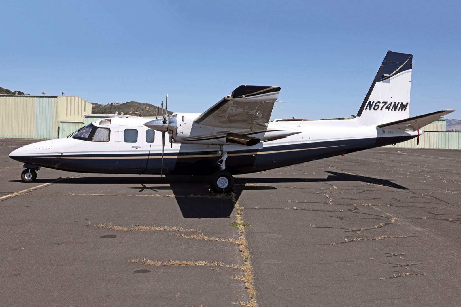 Aero Commander 680T Turbo Commander — general aviation