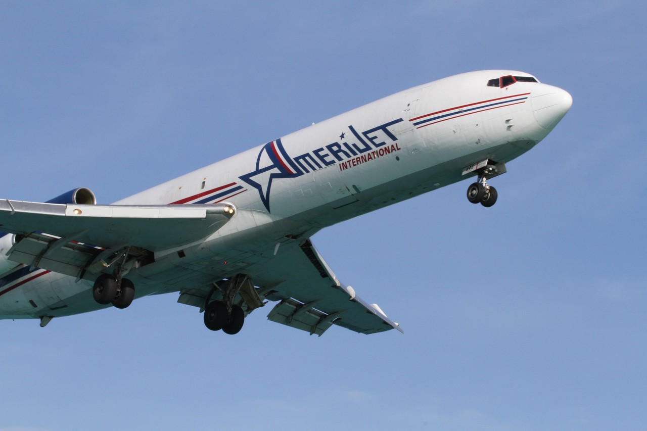 Picture of Boeing Commercial Airplanes 720