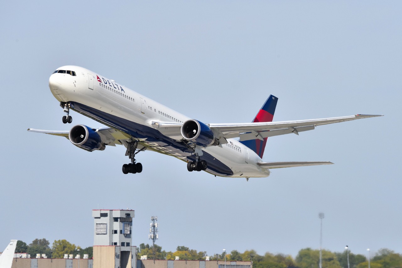 The Boeing Company 767-400 — airliner