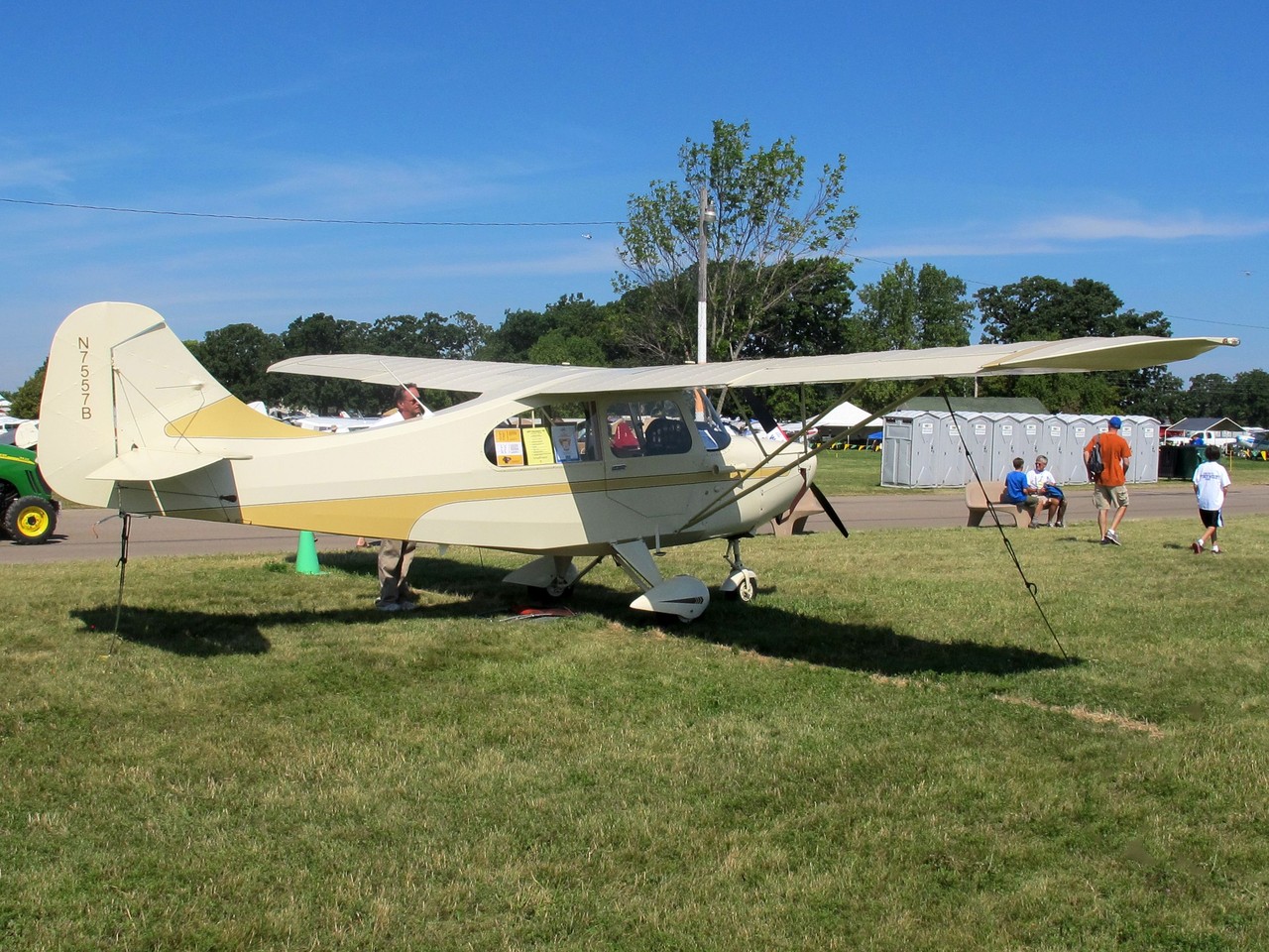 Picture of Champion Aircraft Corporation 402 Lancer