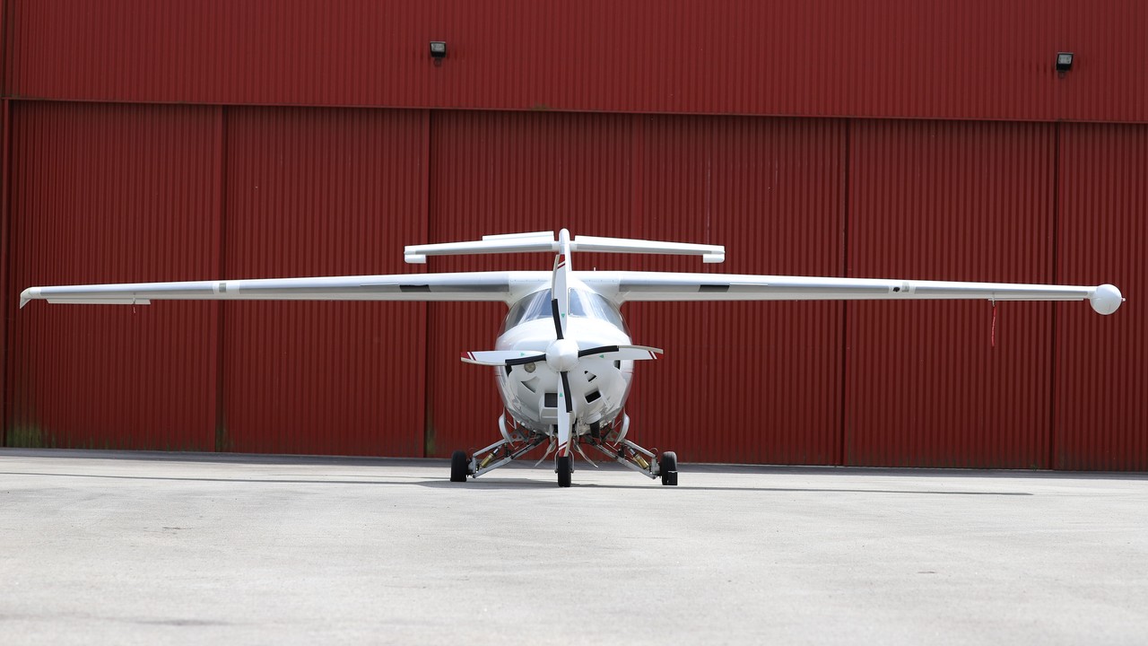 Picture of Extra Flugzeugbau GmbH EA-400