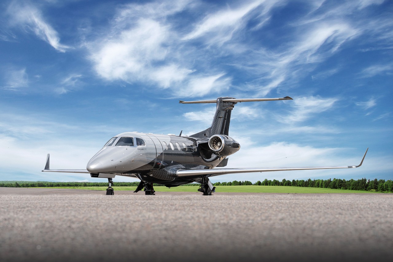 Unknown Embraer Phenom 300