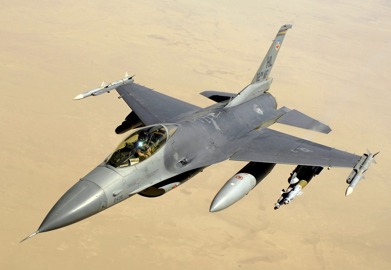 Picture of General Dynamics F-16D Fighting Falcon