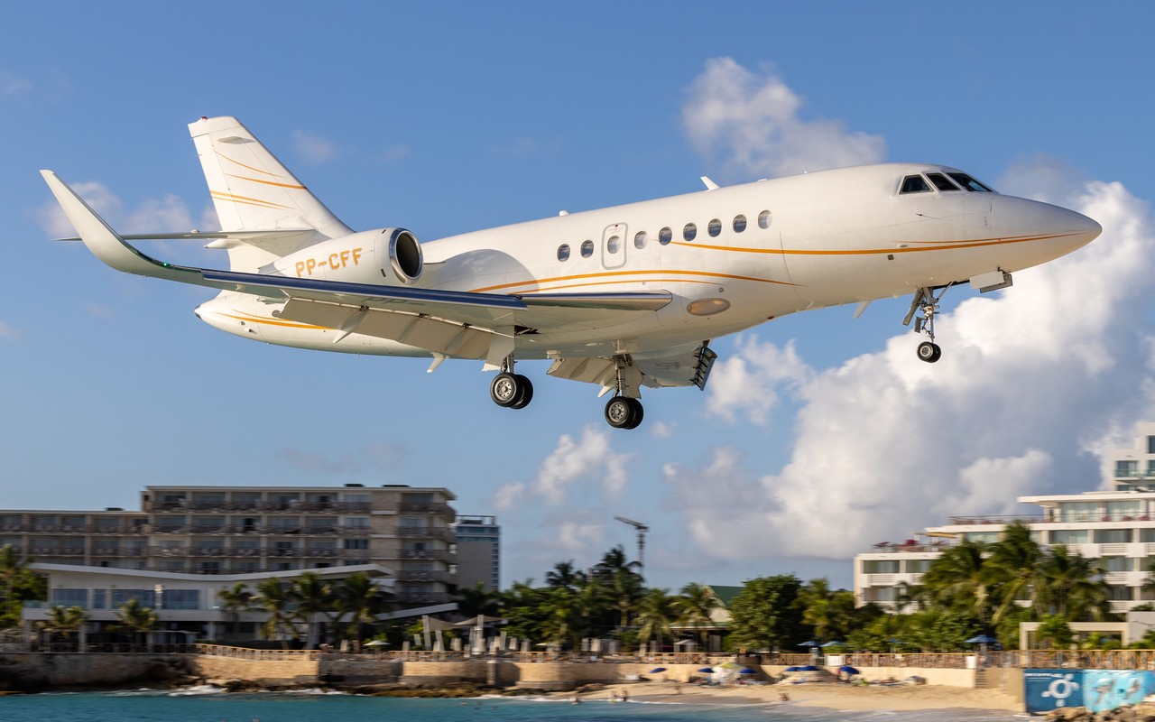 Unknown Dassault Falcon 2000EX