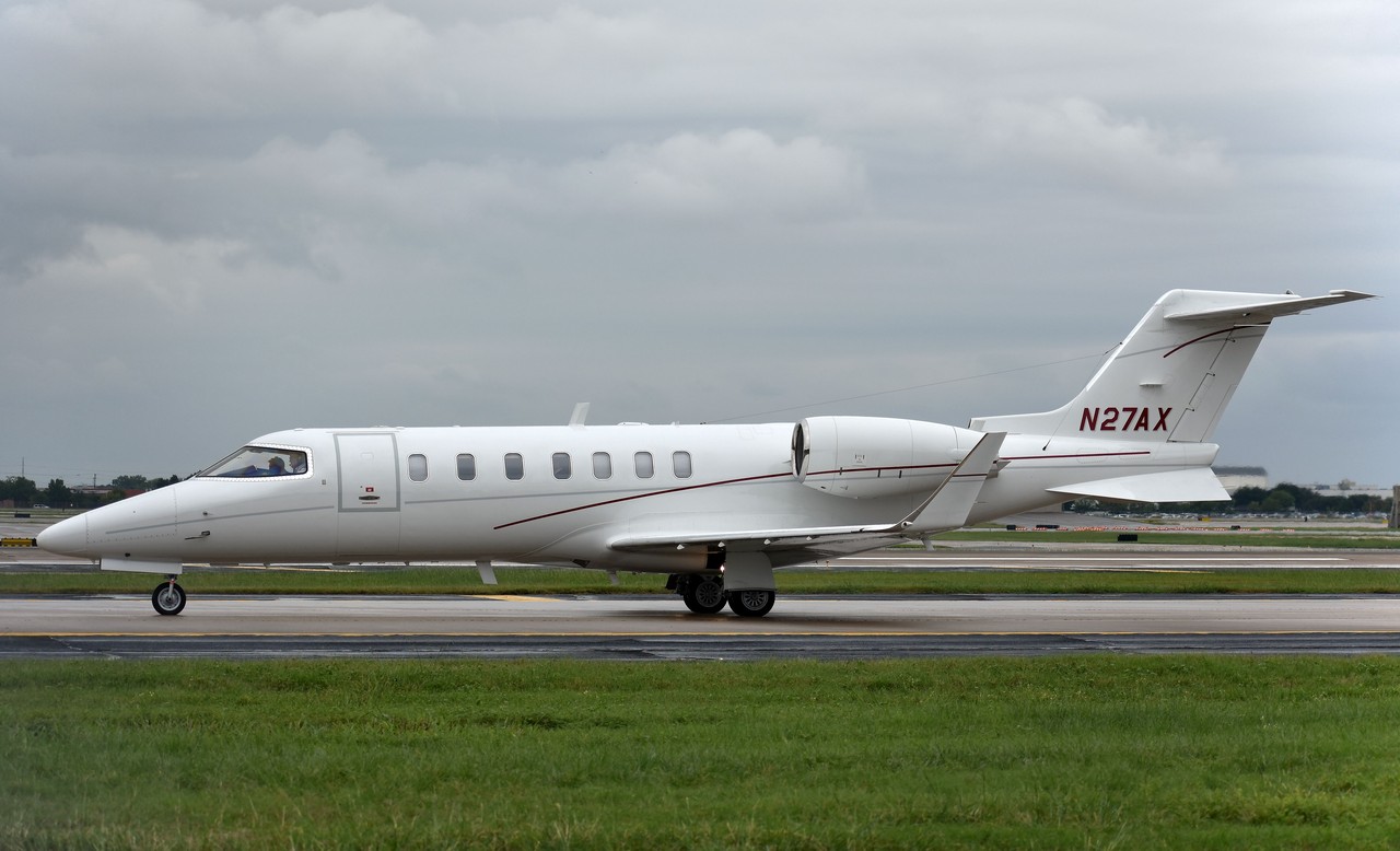 Bombardier Learjet 40