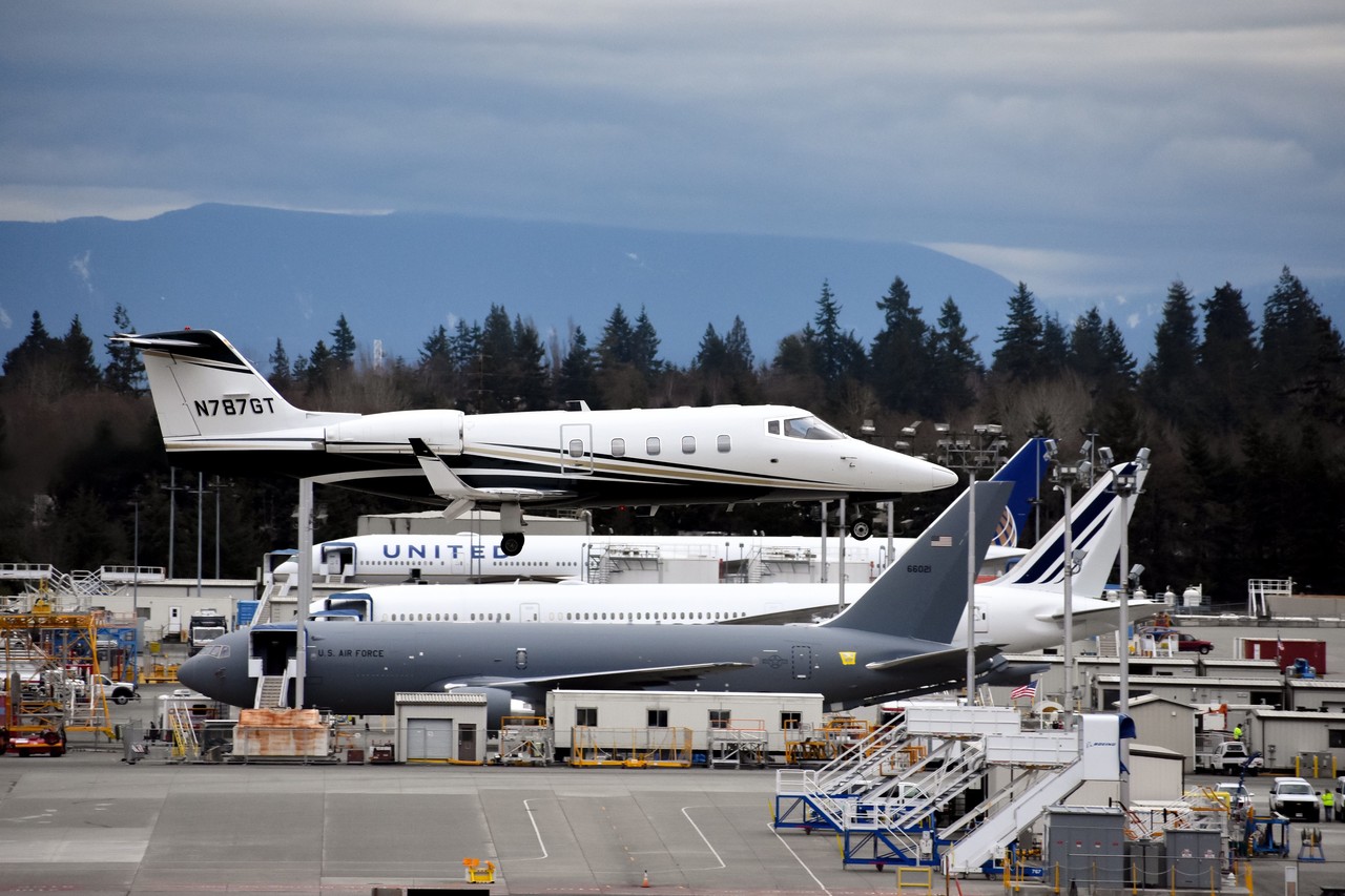 Gates Learjet Corp 55