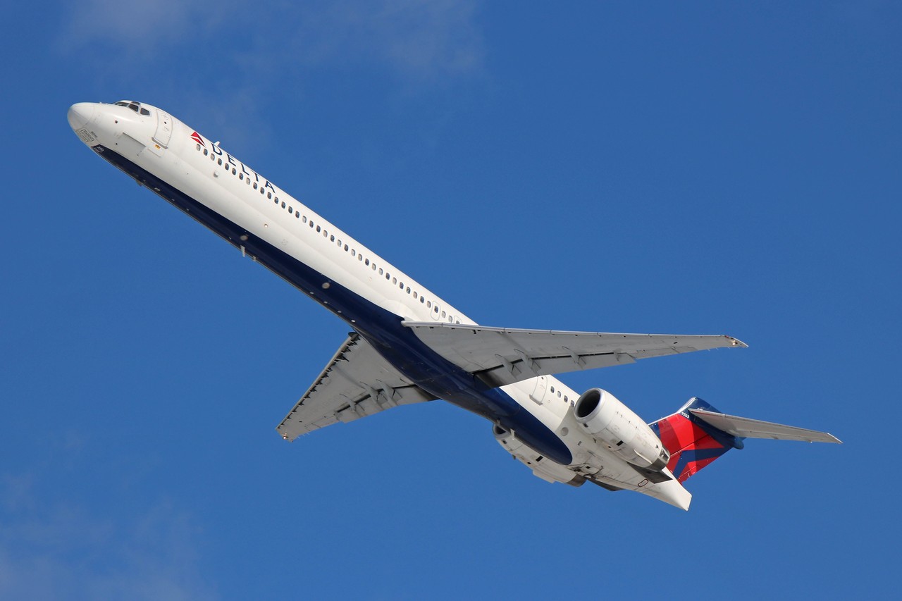 Picture of McDonnell Douglas MD-90
