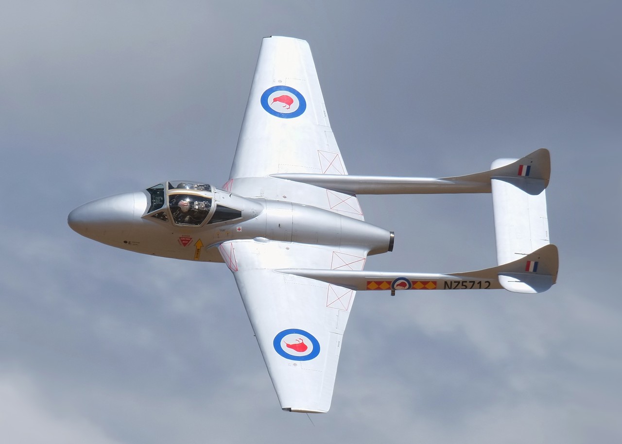 de Havilland Aircraft Company DH-100 Vampire — fighter