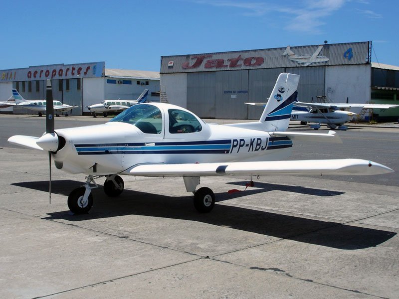 Aerotec A-122 Uirapuru — trainer