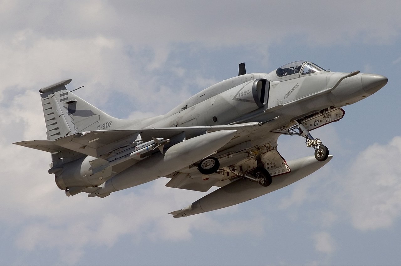 McDonnell Douglas A-4AR Fightinghawk — fighter-bomber