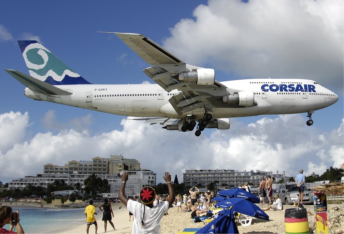 Boeing 747 3B3 SCD