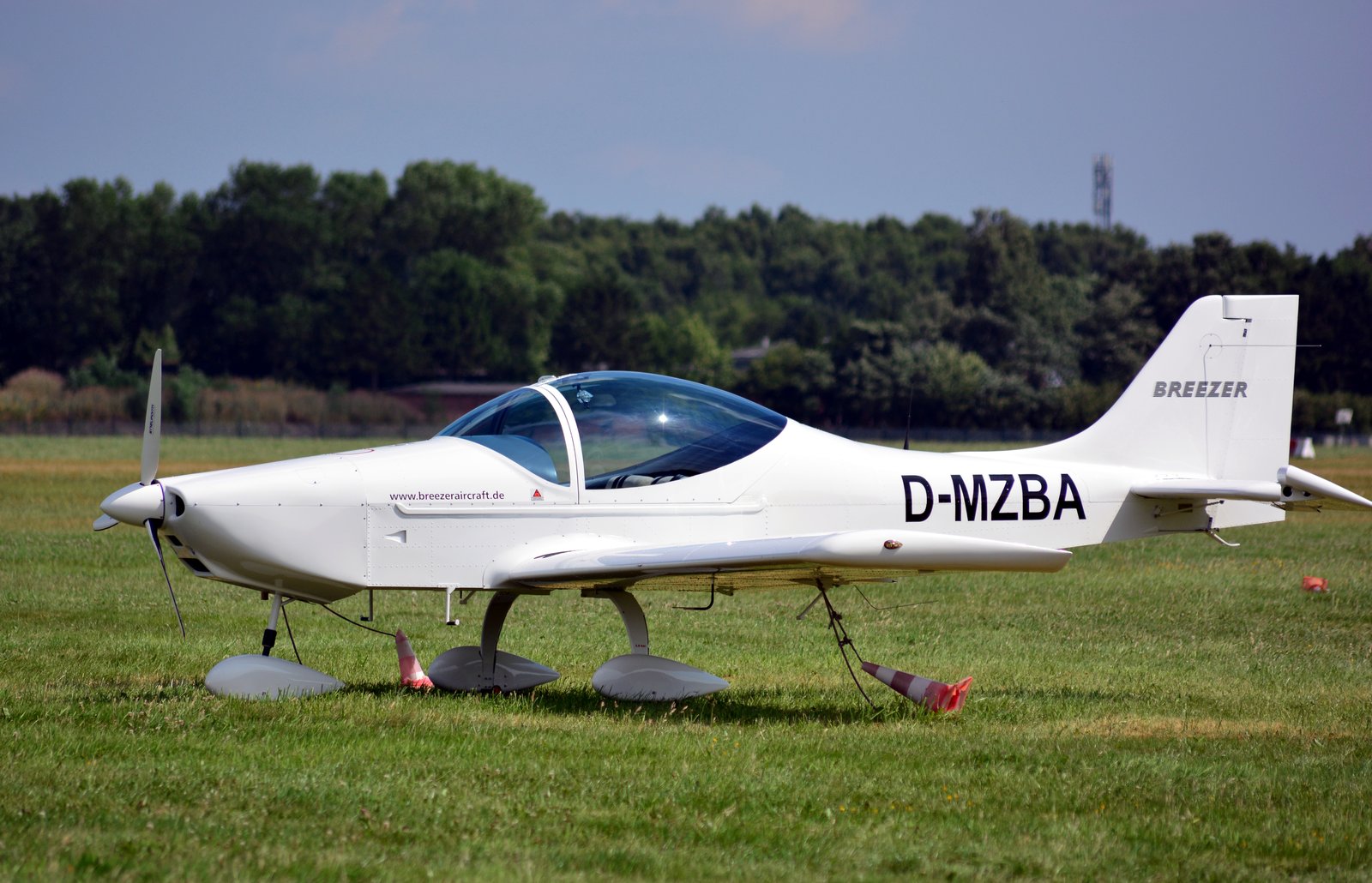 Aerostyle Ultraleicht Flugzeuge Breezer — general aviation