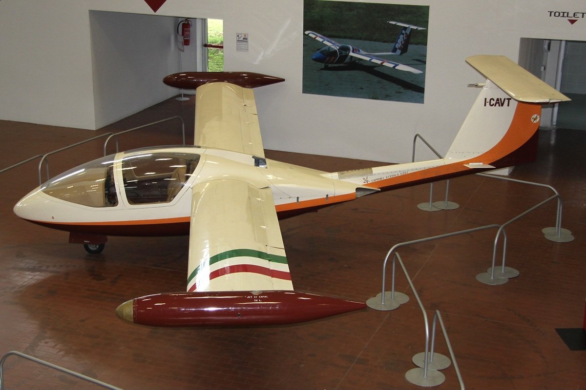 Caproni Vizzola C-22J Ventura — trainer