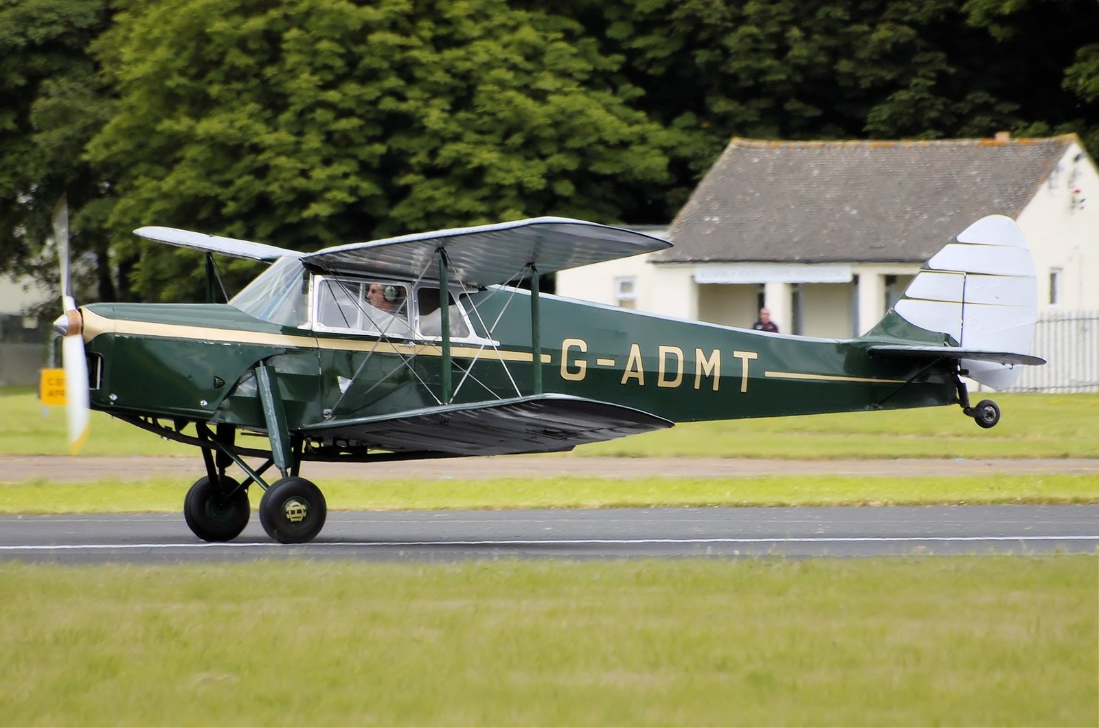 De Havilland Aircraft Company DH-87 Hornet Moth — general aviation