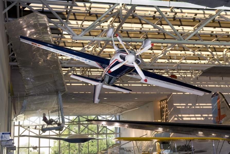 Extra Flugzeugbau EA-260 — general aviation