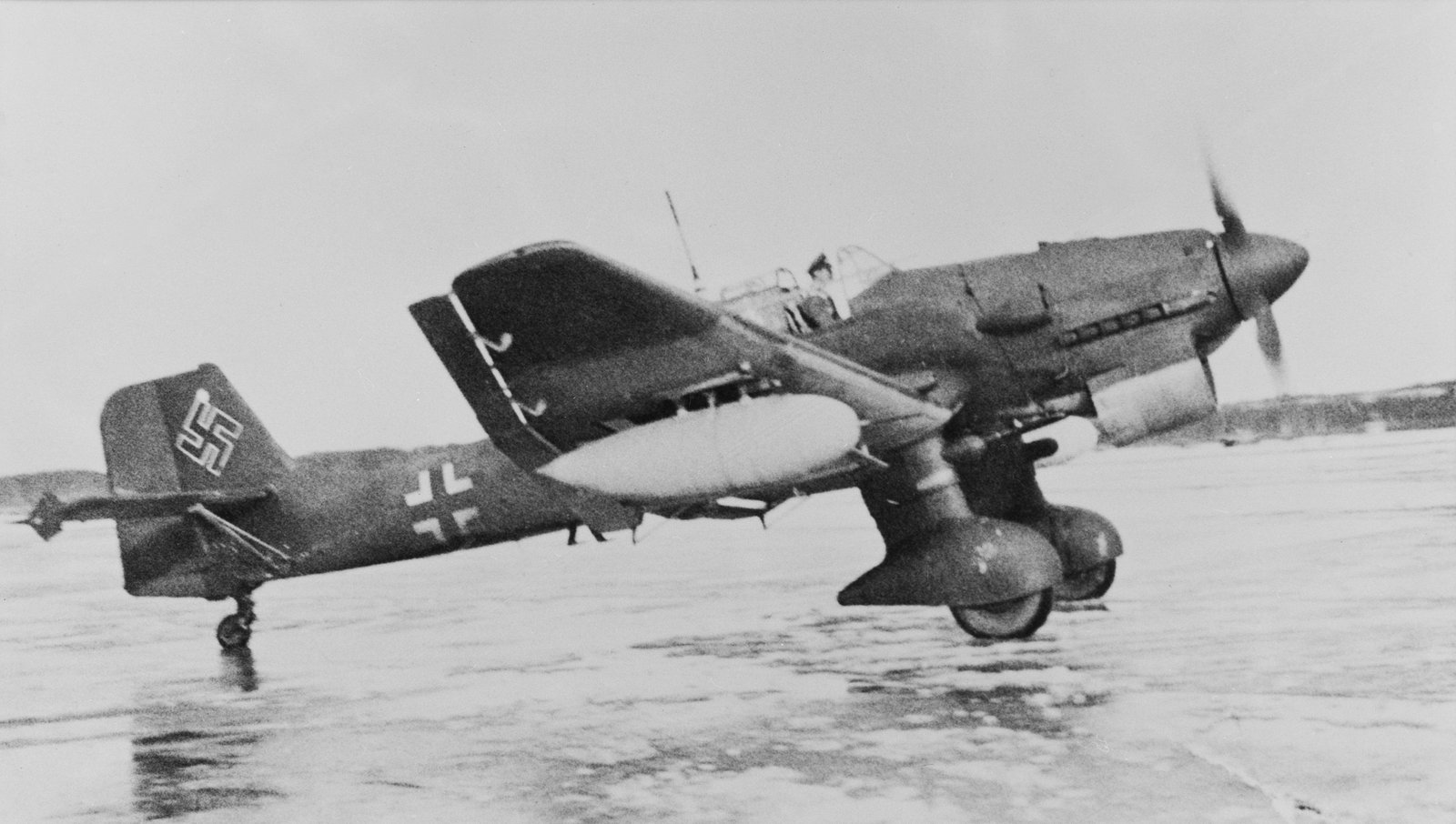 Junkers Flugzeug- und Motorenwerke AG Junkers Ju 87 Stuka — bomber