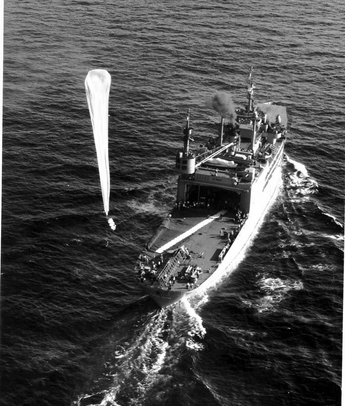 Skyhook balloon — personnel and cargo extraction