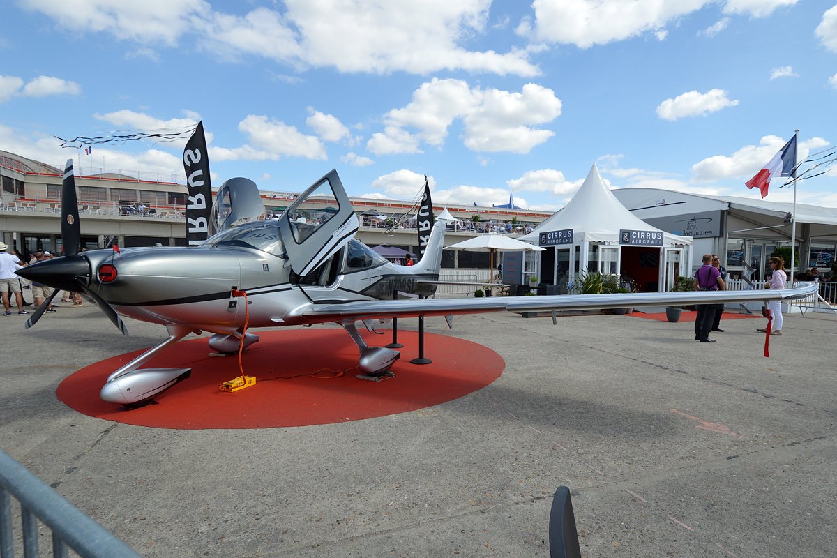Cirrus Aircraft SR-10 — trainer